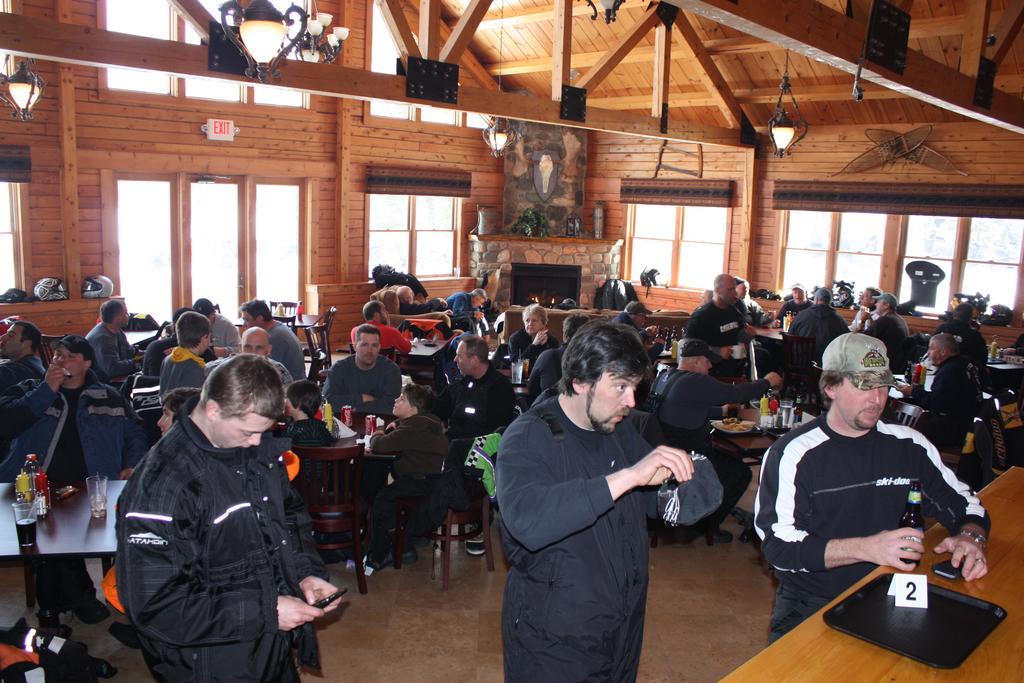 Lake Parlin Lodge & Cabins West Forks Екстериор снимка