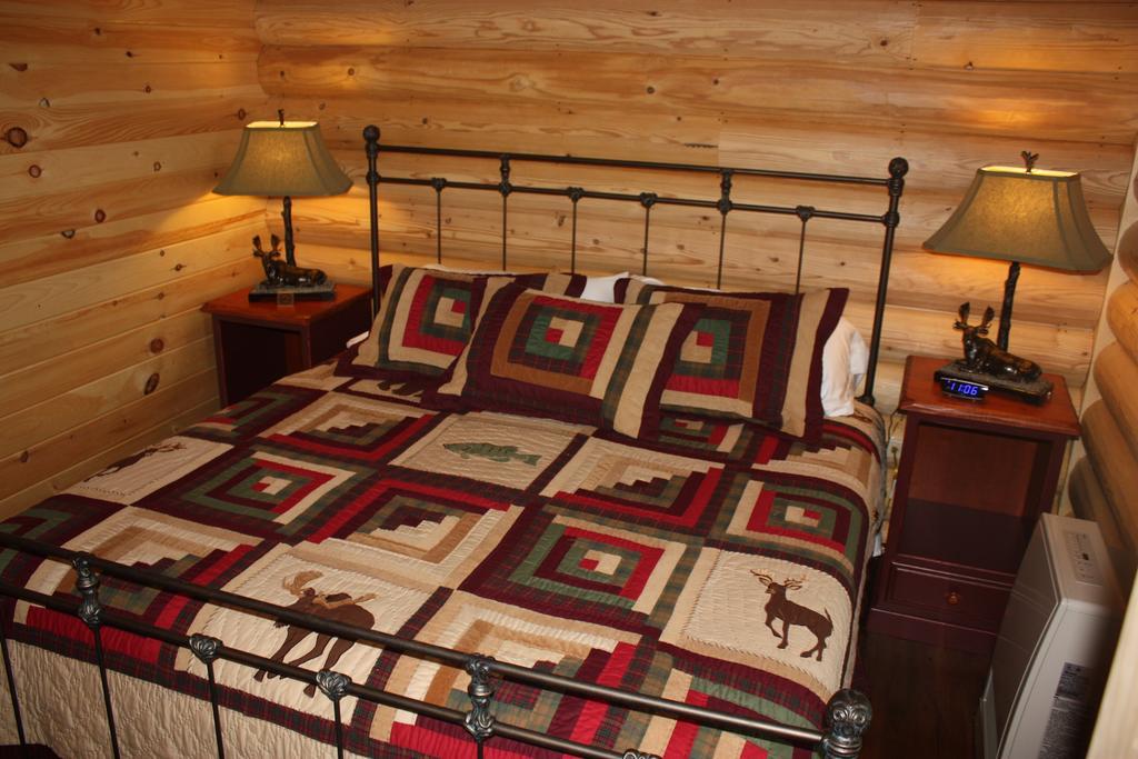 Lake Parlin Lodge & Cabins West Forks Стая снимка