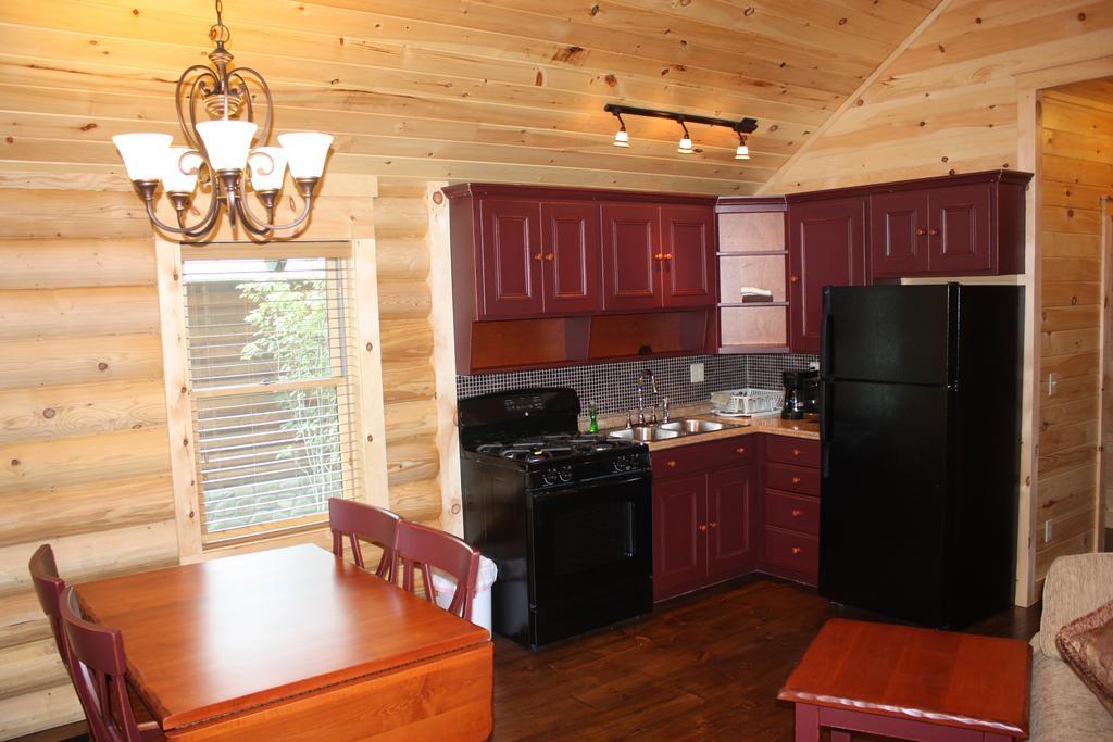 Lake Parlin Lodge & Cabins West Forks Стая снимка