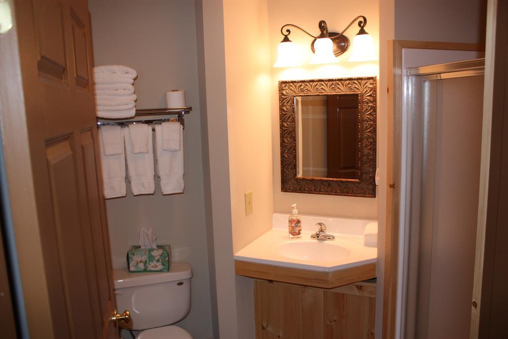 Lake Parlin Lodge & Cabins West Forks Стая снимка