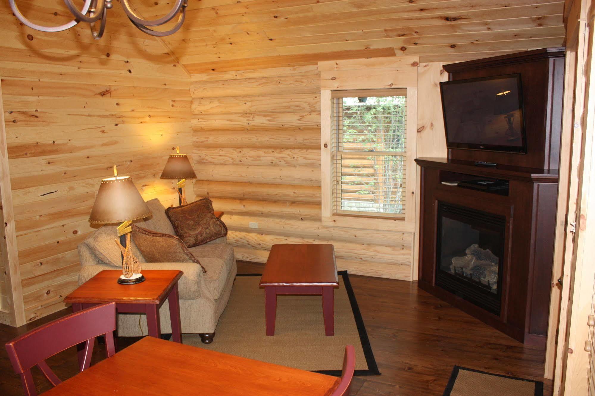 Lake Parlin Lodge & Cabins West Forks Екстериор снимка