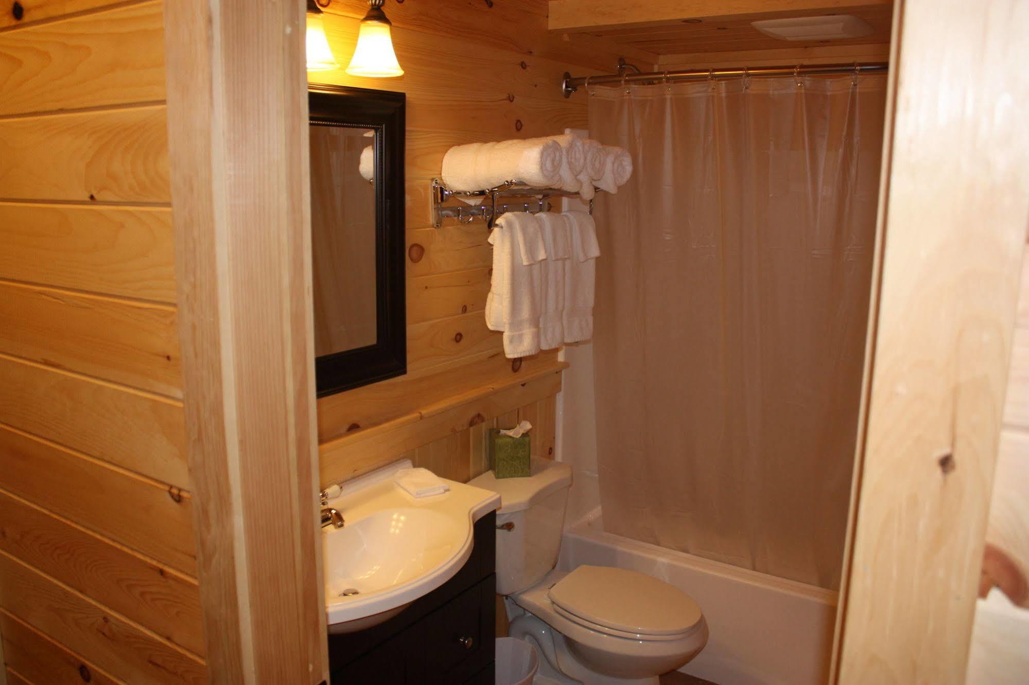 Lake Parlin Lodge & Cabins West Forks Екстериор снимка