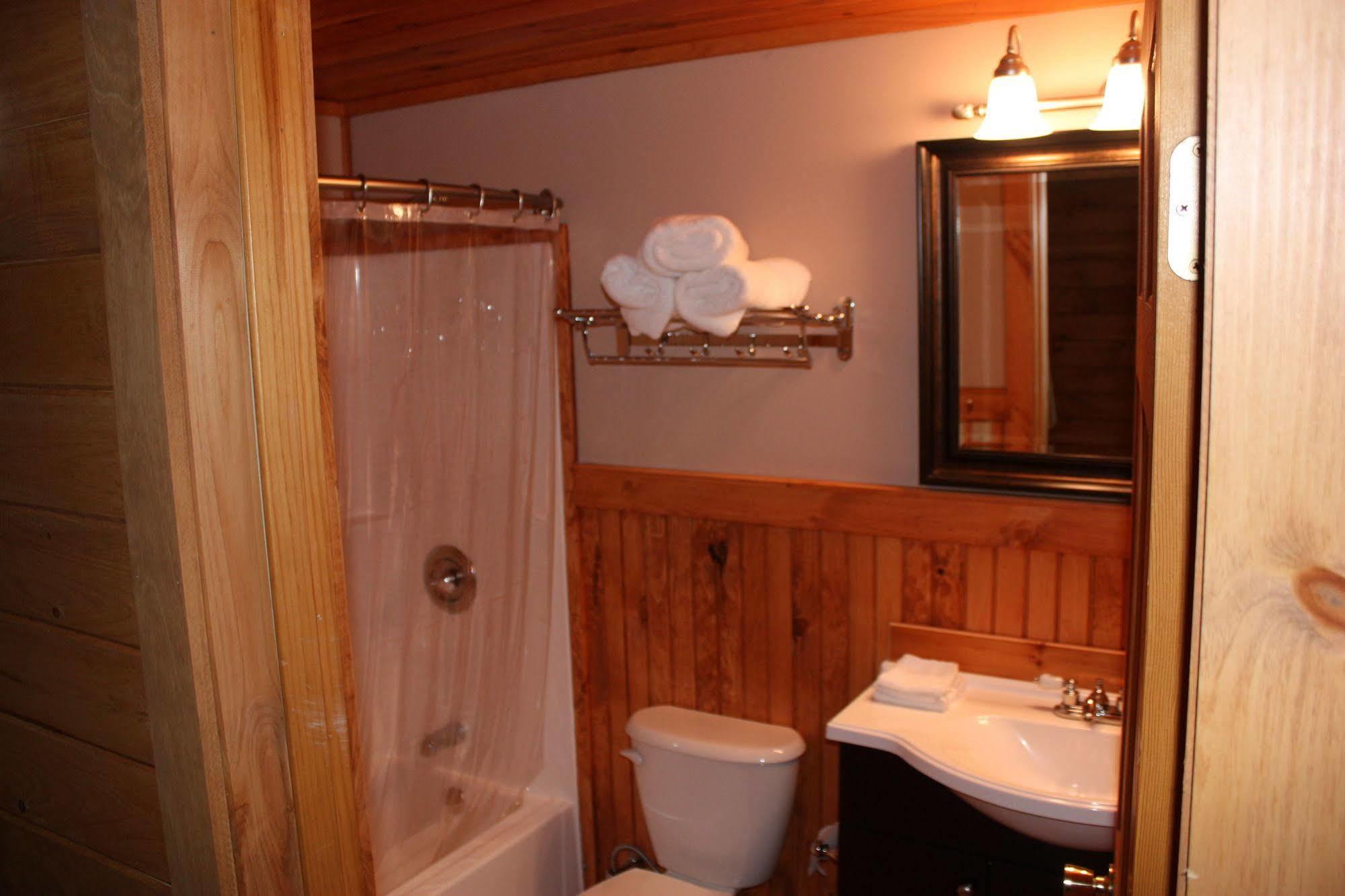 Lake Parlin Lodge & Cabins West Forks Екстериор снимка