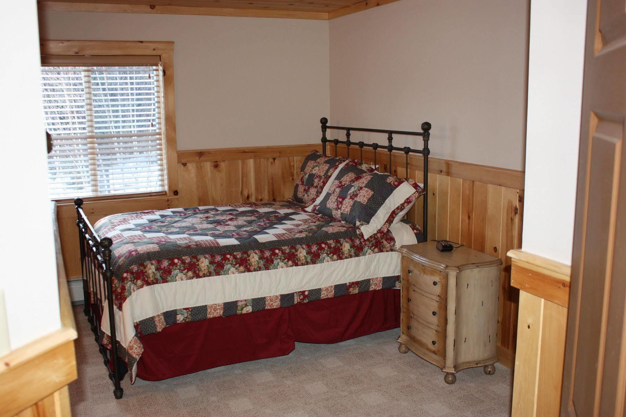 Lake Parlin Lodge & Cabins West Forks Екстериор снимка