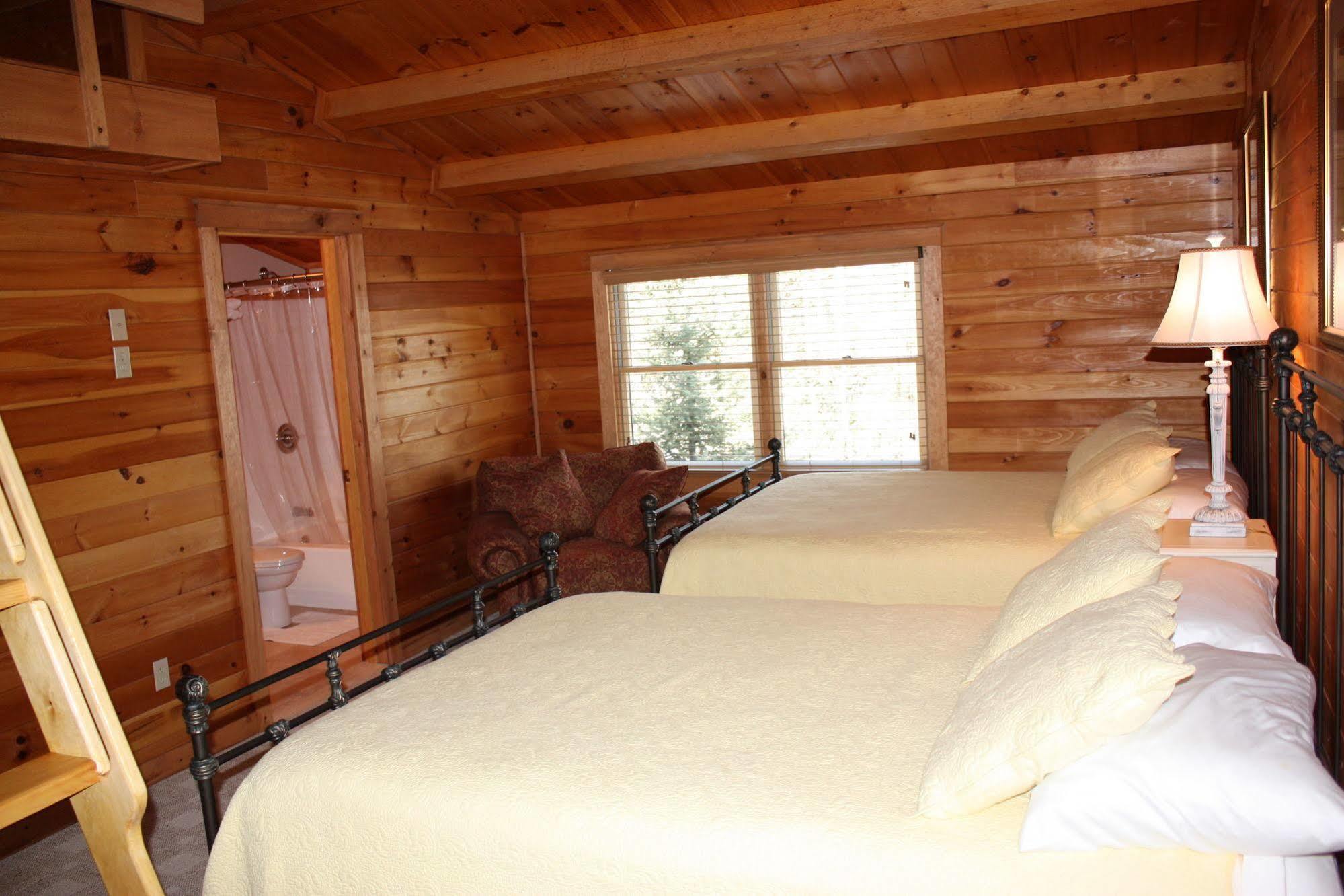 Lake Parlin Lodge & Cabins West Forks Екстериор снимка